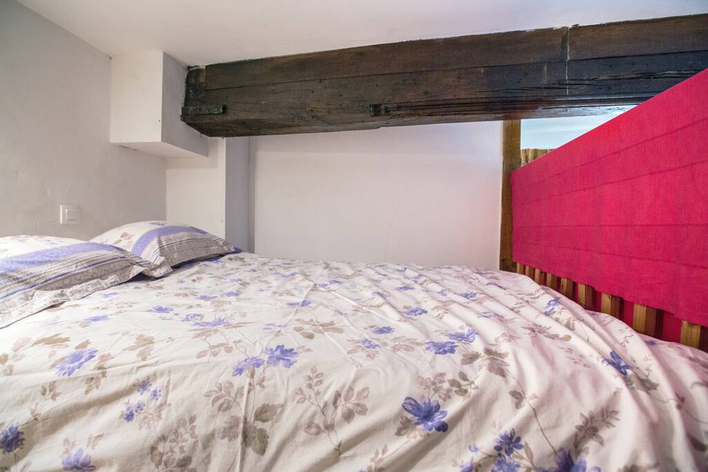 Un lit en mezzanine