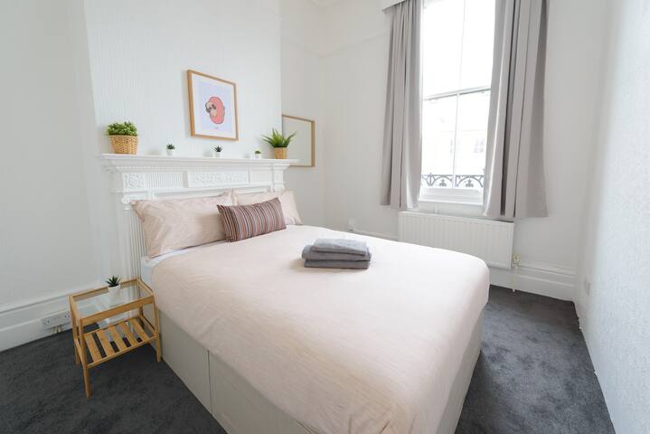 Double bed in newly refurbished warm guesthouse
