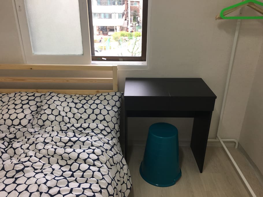 ROOM2