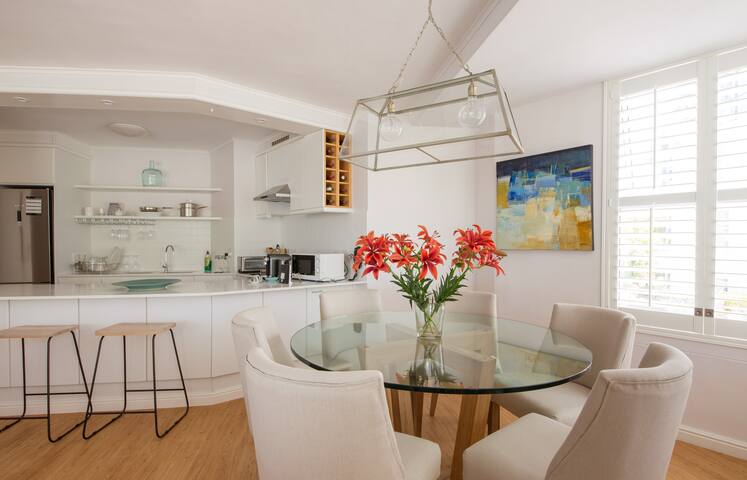 Luxury 3-Bed Apt in Water Club Marina gallery image 5