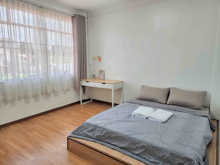 Upstairs Room 2 with queen bedroom 