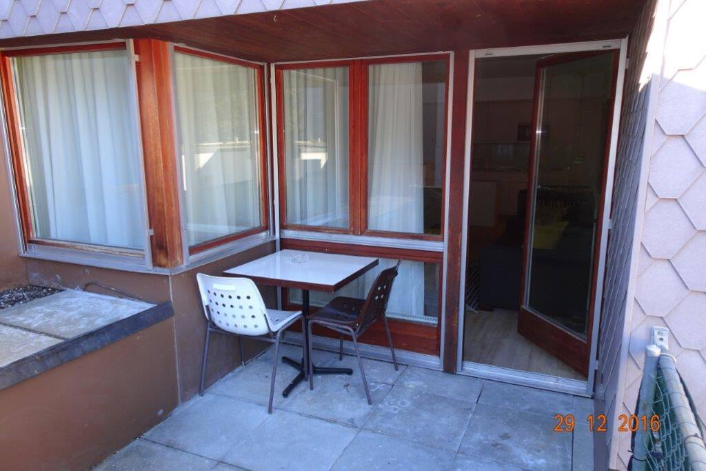 Der Balkon lädt zum Verweilen ein
