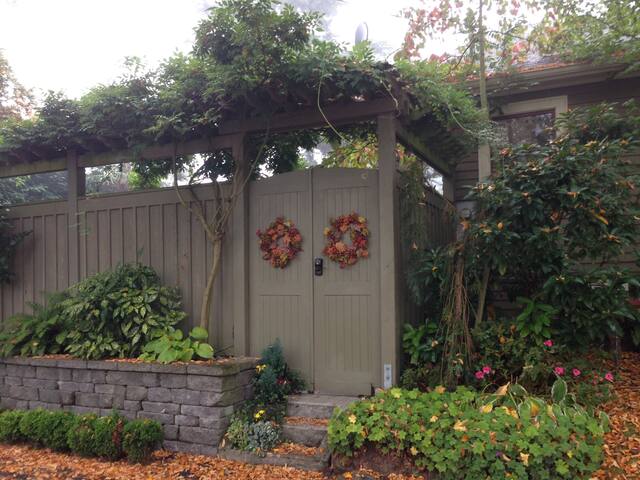 Queen Anne Oasis gallery image 4