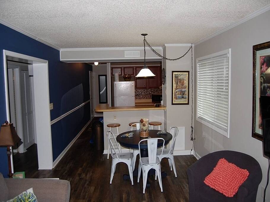 Bench,Chair,Furniture,Indoors,Room