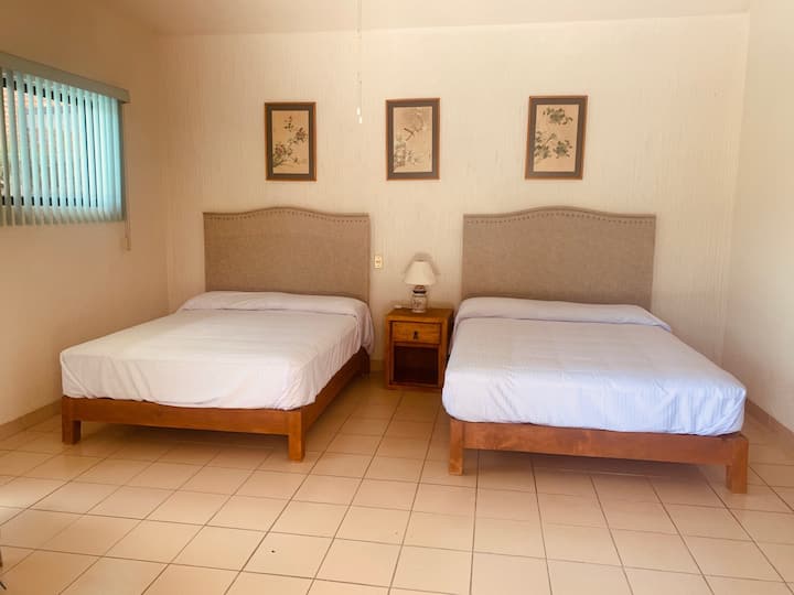 Quarto 3 : quarto separado 1º andar com 2 camas queen size