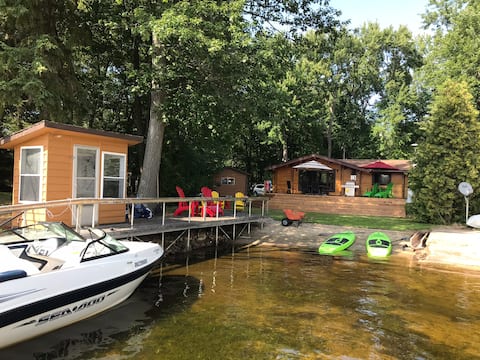 Cozy Waterfront Log Cottage - Rustic Luxury!