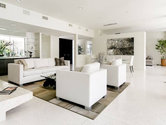 Contemporary Masterpiece Walls of Glass gallery image 5