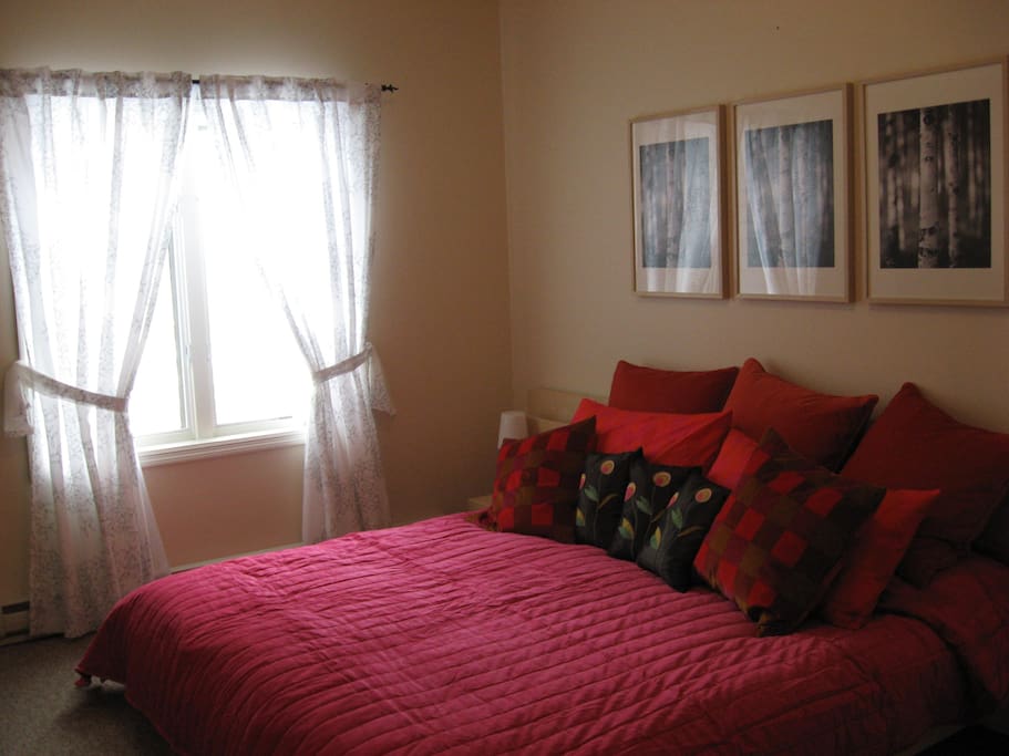 Master Bedroom (King)