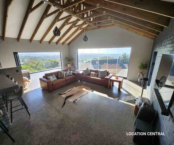 Scenic Mountain & Winelands views, Modern Design gallery image 2