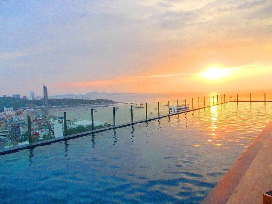 31 floor has swimming pool and view of Pattaya.
