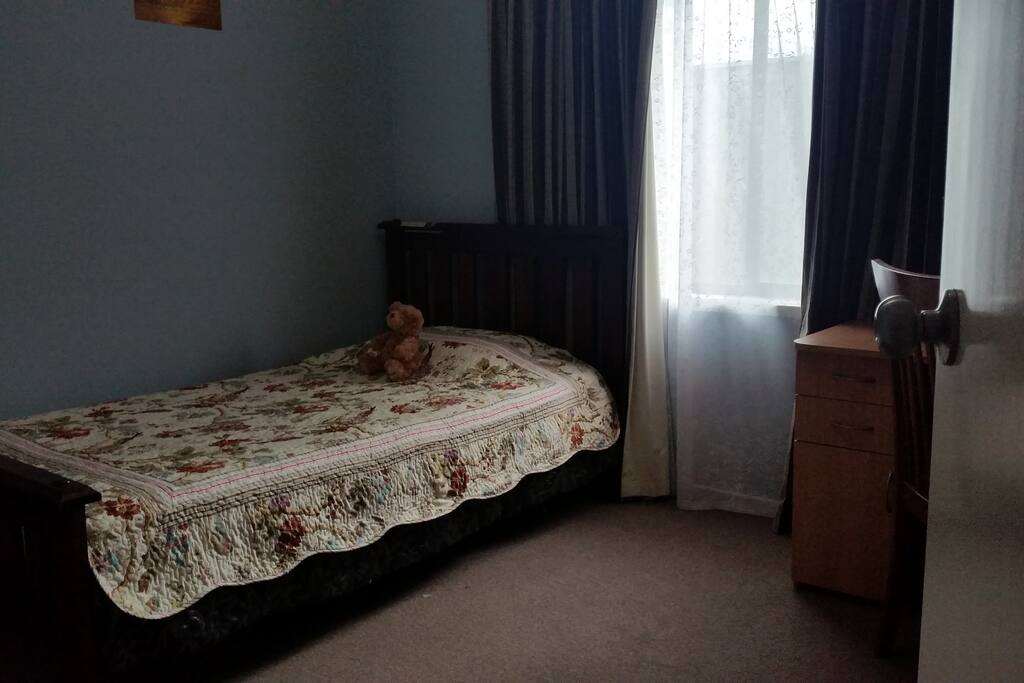 Are you alone , this room is good for you