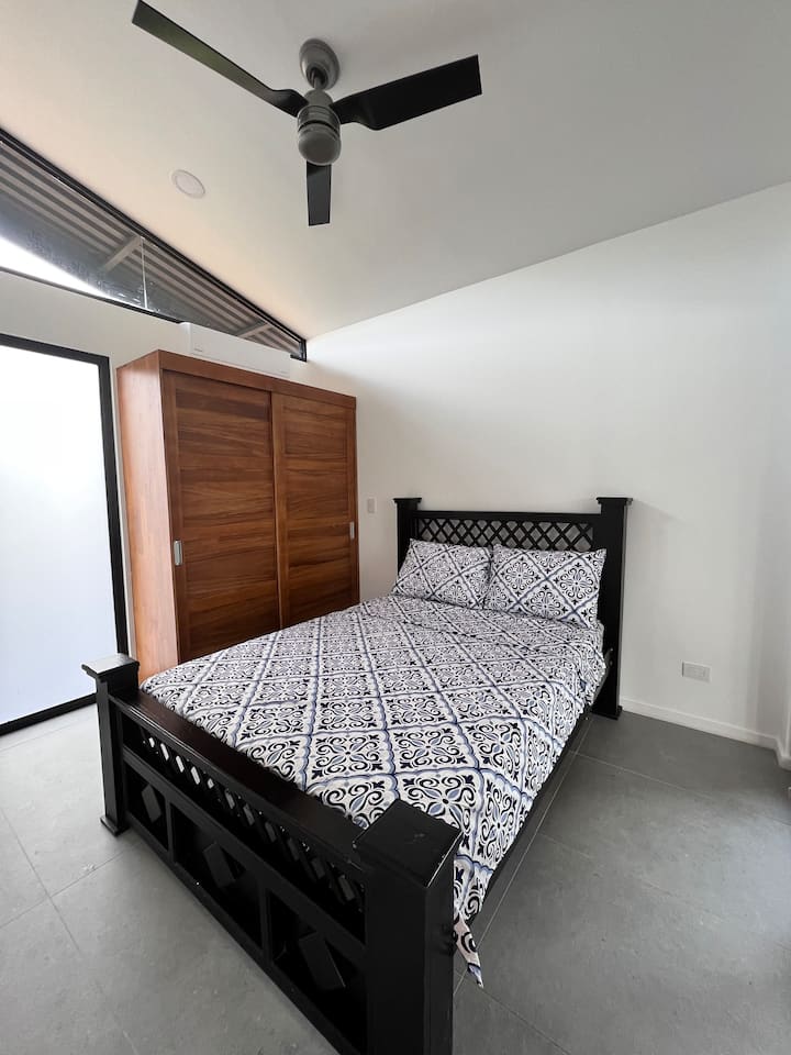 Vedľajšia spálňa s manželskou posteľou 2