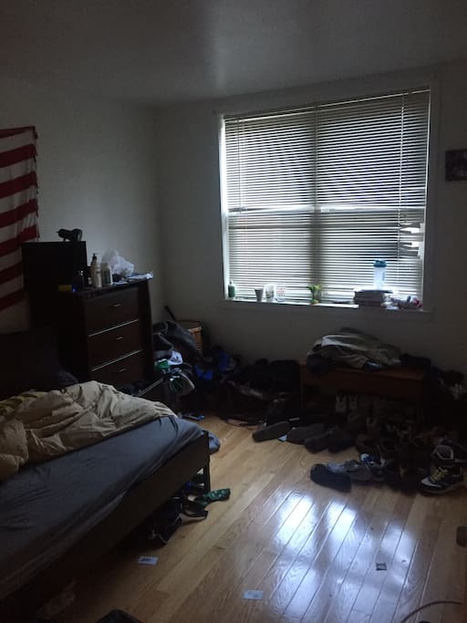 Sorry the room looks messy I'm moving! All the stuff will be out.