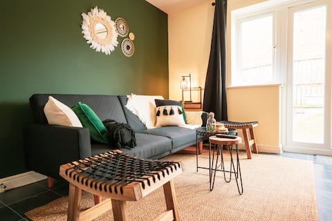 Popular Airbnb listing: Spacious 6-Br Home-Suits Contractors in Harehills
