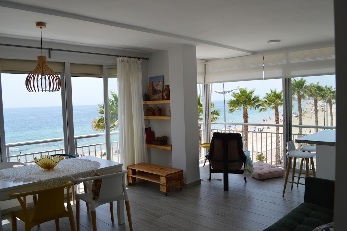Annonce Airbnb populaire: Renovated beachfront apartment à La Vila Joiosa / Villajoyosa