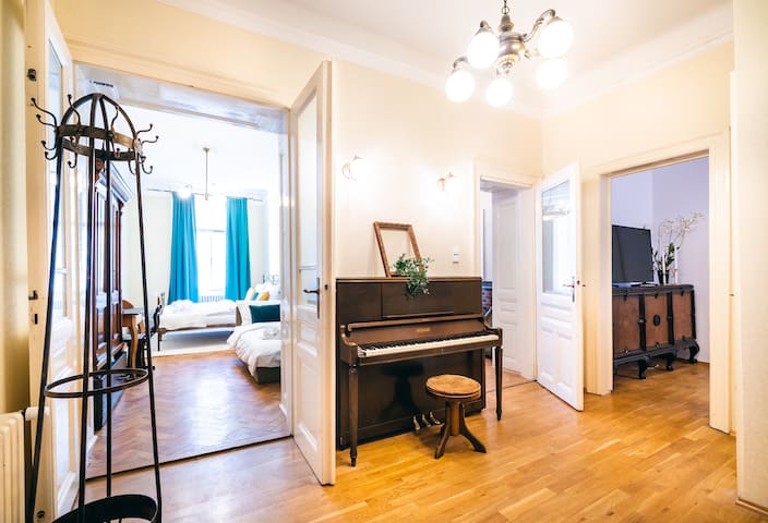 Old Town | Luxurious Kafka family APT