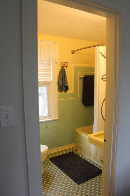 Master Bedroom ensuite bathroom