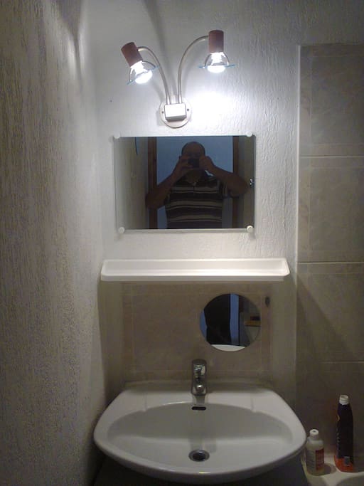 SALLE DE BAIN AVEC BAIGNOIRE VIA WC IN DIVIDUEL DE LA SALLE DE BAIN