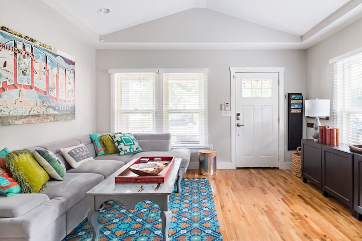 Vibrant Home Close to Downtown Austin