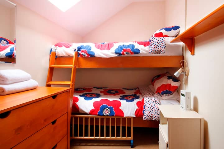 Dy krevate marinari 6'3"të pajisur