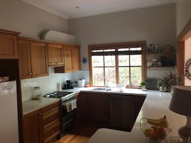 3-4 bedroom modern stylish family home gallery image 5