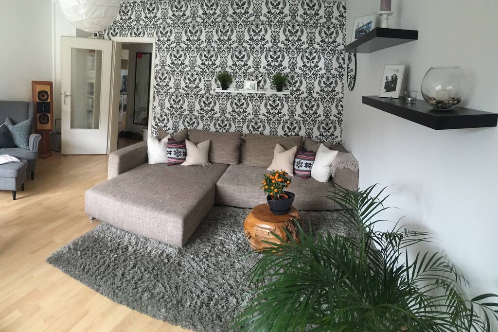 Großes, helles Wohnzimmer / big and light living room
