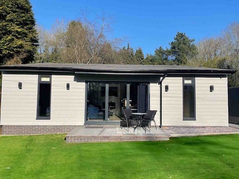 Luxury Country Retreat with Hot Tub