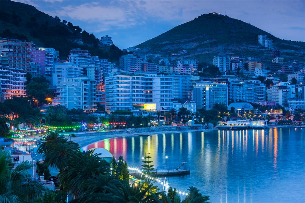 Saranda by night