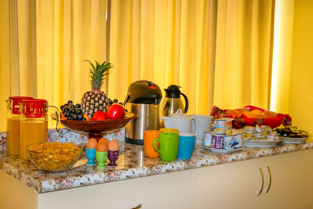 Fresh and delicious breakfast served every morning (free)