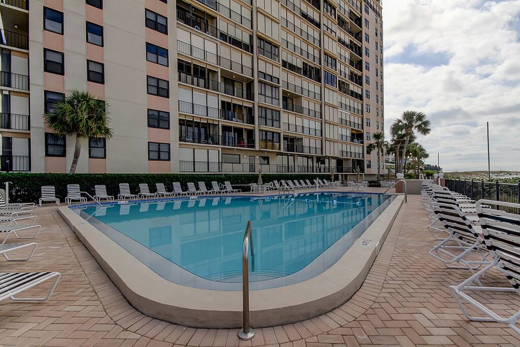 San Seair's Private Saltwater Pool (heated to 86 degrees year round)