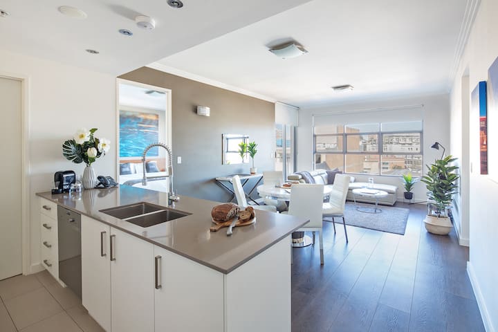 Luxe Two Bedroom Apartment- In the Heart of Sydney