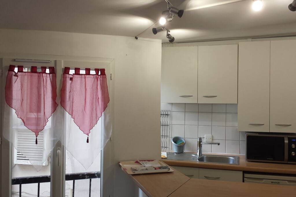 Piece principale avec cuisine americaine - Main Room with kitchen