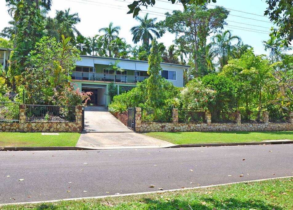 A lovely tropical home in the heart of the city