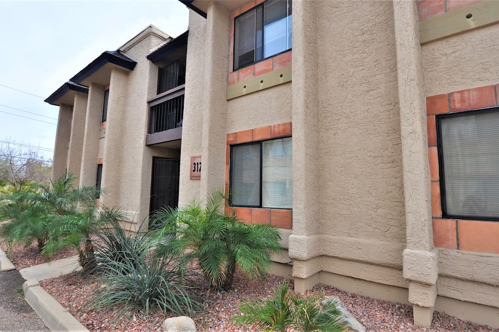 The condo is within walking distance to (0.4 mile) Mill Avenue and (0.8 mile) Arizona State University