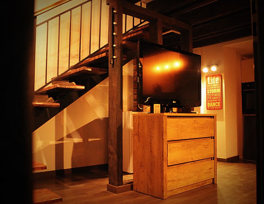 TV, hanger, upstairs.