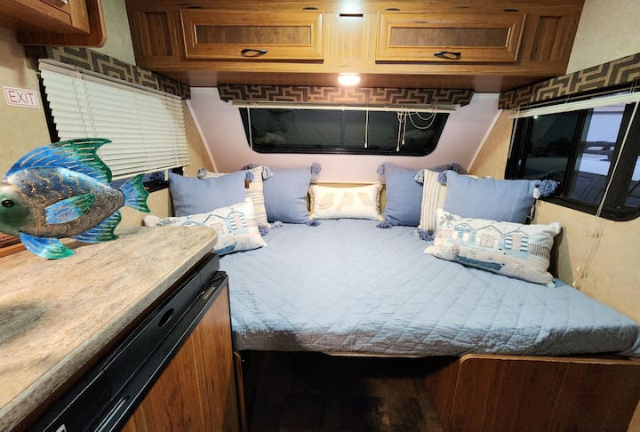 Mesa que se convierte en la cama, no se recomienda un peso total de más de 500 libras 