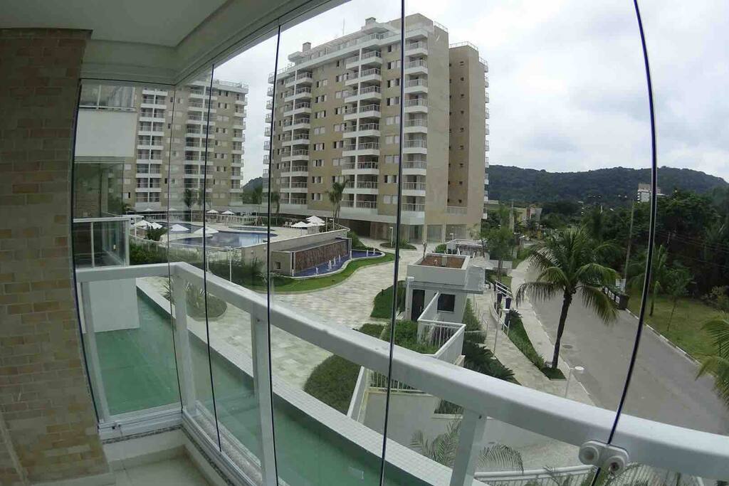 varanda com vista para piscina