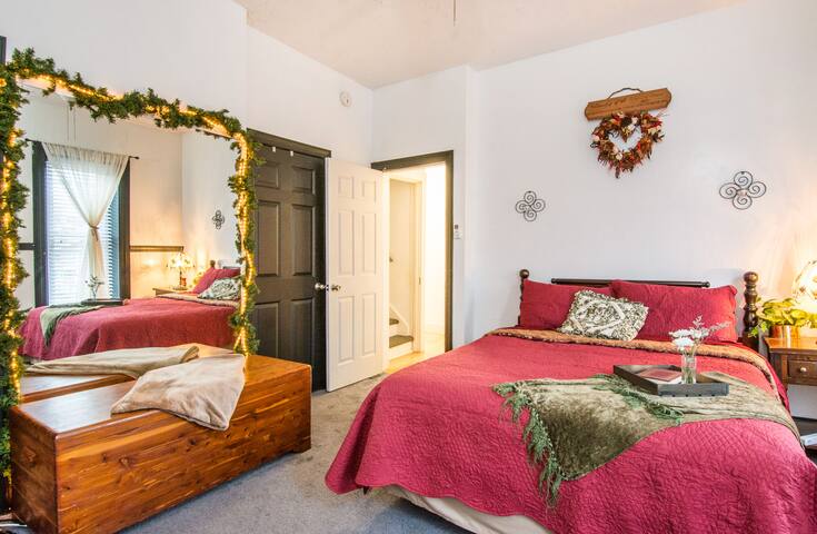 Rustic Family Home Perfect for Holidays & Getaways