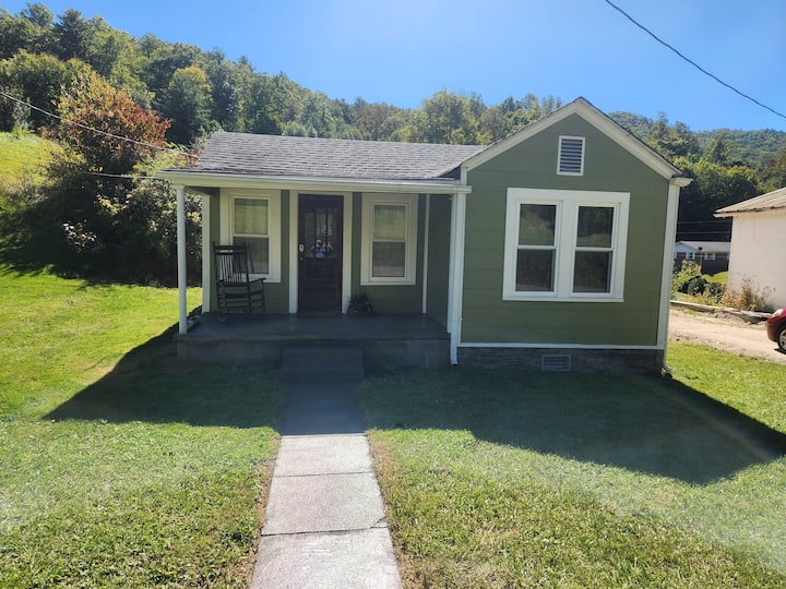 Little Green Cottage - Watauga Lake, TN