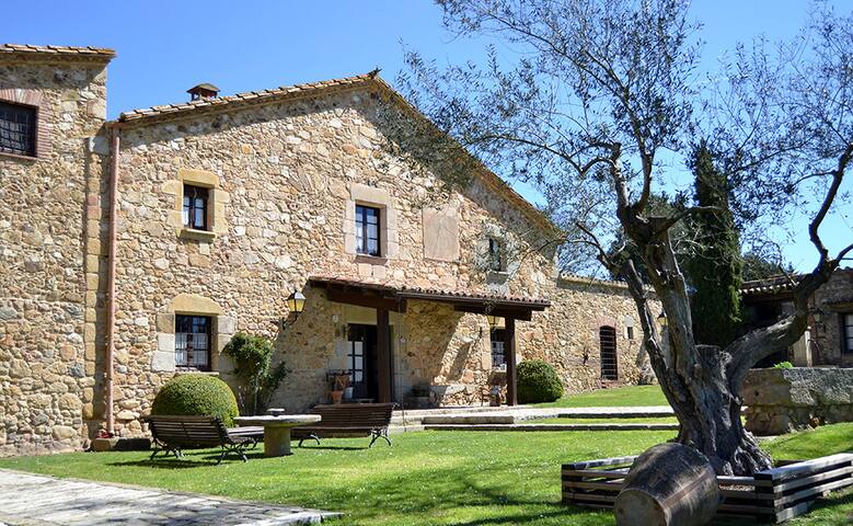 luxury and nature in a country house from s. XVI gallery image 3