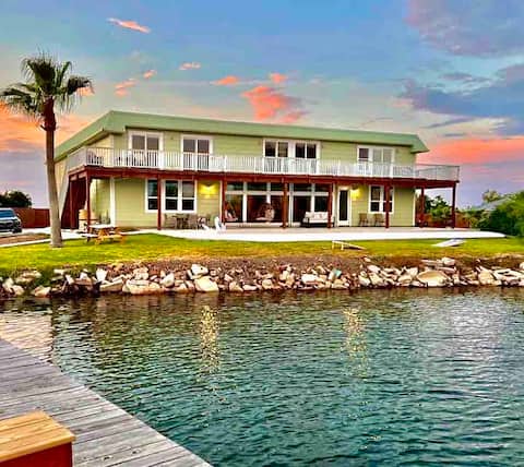 Lakehouse By the Bay 25+Guest 10Room 11Bath