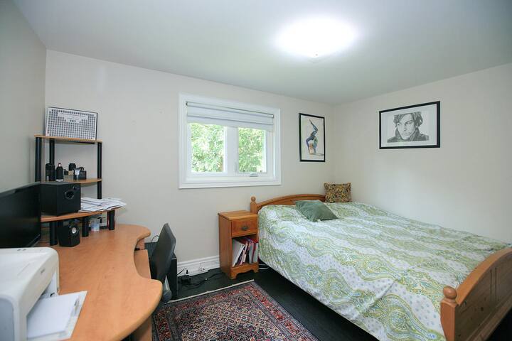 2号卧室-标准双人床