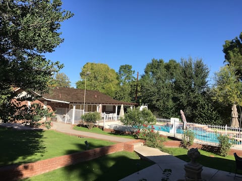 Popular Airbnb listing: Guest House in Historic Phoenix in Alhambra