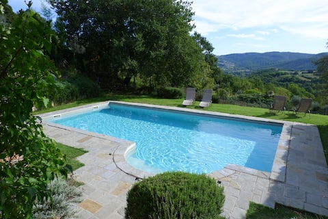 Country House with Pool between Umbria and Tuscany