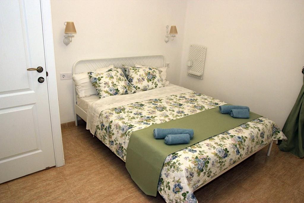 Double bed bedroom