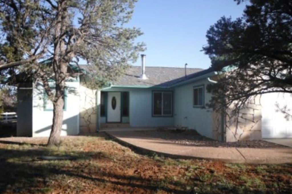 Cabin in pines near Country Club