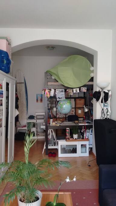Bed/working area