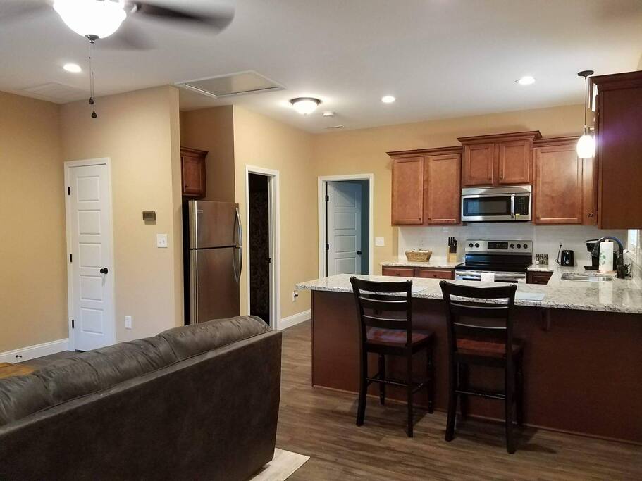 Large Eat-In Kitchen