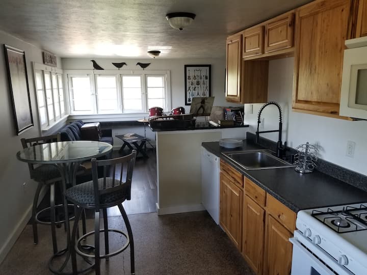 Amazing 3rd Story Unit With A Rock And Roll Theme! - Kalamazoo