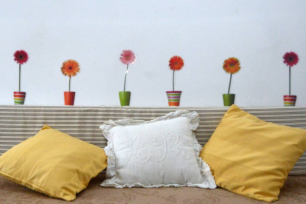 particolare cameretta con letto singolo